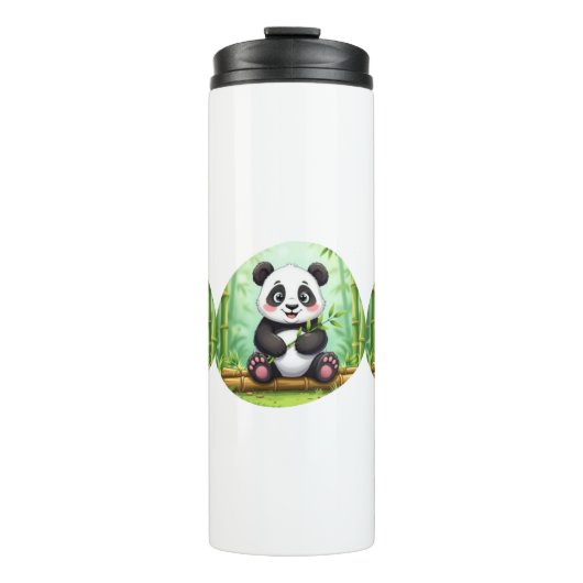 Cute Cartoon Panda on Bamboo Patch Thermosbecher (Vorderseite)