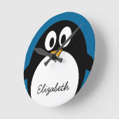 cute cartoon penguin blue background runde wanduhr (Winkel)