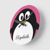 cute cartoon penguin with pink background runde wanduhr (Winkel)