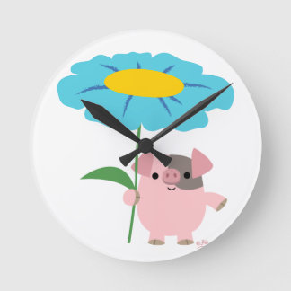 Cute Cartoon Pig With Gift Runde Wanduhr