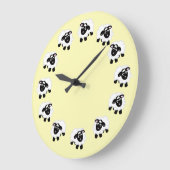 Cute Cartoon Sheep Yellow Round Clock Große Wanduhr (Winkel)