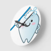Cute Cartoon Tooth Brushing with Toothbrush Runde Wanduhr (Winkel)