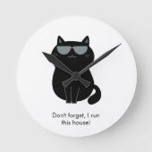 Cute Cat - I run this house now!  Runde Wanduhr (Vorderseite)