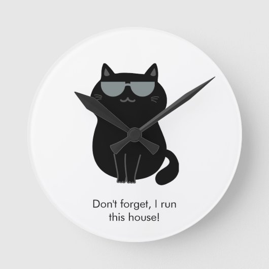 Cute Cat - I run this house now! Runde Wanduhr (Vorderseite)