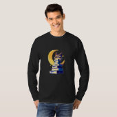 Cute Cat On A Stack Of Books In Moonlight T-Shirt (Vorne ganz)