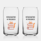 Cute Cat on Books "Introvert in Progress" Dosenglas (Rückseite)