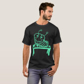 Cute Caterpillar Plays Keyboard Piano Keys Animal T-Shirt (Vorne ganz)