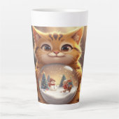 Cute Christmas Cat Holding Snow Globe Art Milchtasse (Vorderseite)