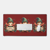 Cute Christmas Elf Holding Merry Sign Red Schreibtischunterlage (Tastatur & Maus)