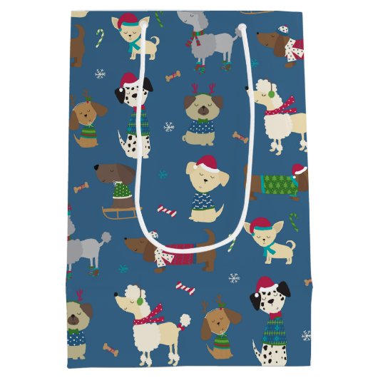 Cute Christmas Holiday Dog Pattern on Blue Mittlere Geschenktüte (Rückseite)
