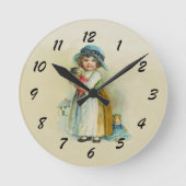 Cute Chubby Cheeks Vintage Girl with Dolls Runde Wanduhr (Vorderseite)