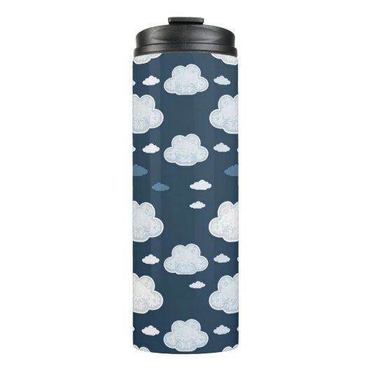 Cute Clouds Pattern – Soft Kawaii Sky Design Thermosbecher (Vorderseite)