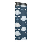 Cute Clouds Pattern – Soft Kawaii Sky Design Thermosbecher (Nach rechts gedreht)