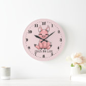 Cute crazy pig lady add text Country Große Wanduhr (Zuhause)