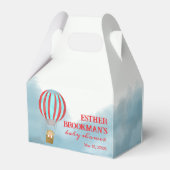 Cute Cub Flying Over the Clouds Baby Shower Geschenkschachtel (Rückseite)