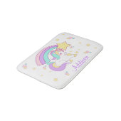 Cute Custom Personalized Magical Rainbow Unicorn Badematte (Schrägansicht)