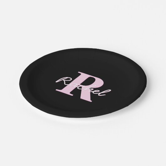 Cute Customizable Monogram | Light Pink & Black Pappteller (Schrägansicht)