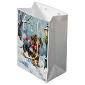 Cute Dachshund Puppy Cozy Winter Scarf Art Mittlere Geschenktüte (Vorderseite Schrägansicht)