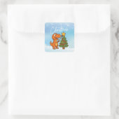 Cute dinosaur with Christmas tree Quadratischer Aufkleber (Tasche)