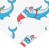Cute dolphin with Santa hat cartoon Tischdecke (Schrägansicht)