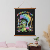 Cute Dragon Scientist | Magical Potion Play Lab Wandteppich Mit Holzrahmen (Schlafzimmer)