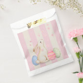 Cute Easter Bunny, Pastel Eggs, and Pink Stripes Geschenktütchen (Versiegelt)