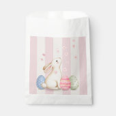 Cute Easter Bunny, Pastel Eggs, and Pink Stripes Geschenktütchen (Vorderseite)