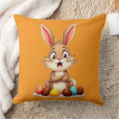Cute Easter Bunny Sitting with Chocolate almofada Kissen (Decke)