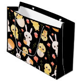 Cute Easter Chicks & Bunnies Seamless Pattern  Große Geschenktüte (Vorderseite Schrägansicht)