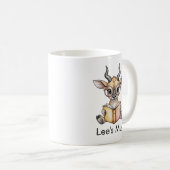 Cute Eland Reading Book Custom Kaffeetasse (VorderseiteRechts)