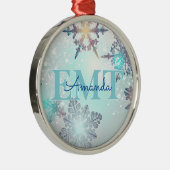 Cute EMT Ice Blue Snowflake Personalized Name Ornament Aus Metall (Rechts)