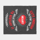 Cute Enough to Stop Your Heart Skilled Enough to Fleecedecke (Vorderseite (Horizontal))