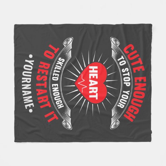 Cute Enough to Stop Your Heart Skilled Enough to Fleecedecke (Vorderseite (Horizontal))