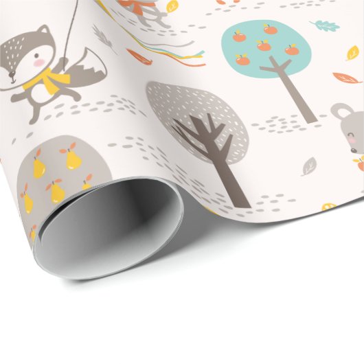 Cute Fall Forest animals with kites and trees Geschenkpapier (Rolleneckpunkt)