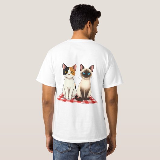 Cute Felines on Red Checkered Blanket T-Shirt (Schwarz voll)