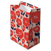 Cute Floral Seamless Pattern – Red Spring Flowers  Mittlere Geschenktüte (Vorderseite Schrägansicht)