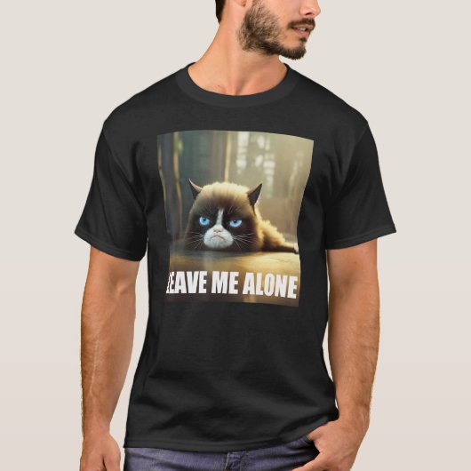 Cute Fluffy Angry Cat Leave Me Alone T-Shirt (Vorderseite)