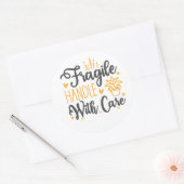 Cute FRAGILE Handle With Care Labels | Aesthetic Runder Aufkleber (Umschlag)