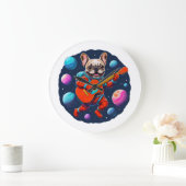 Cute French Bulldog Astronaut Playing Guitar – Fun Große Wanduhr (Zuhause)