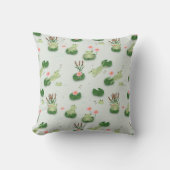 Cute Frogs in Lily Pond Nursery Gender Neutral Kissen (Vorderseite)