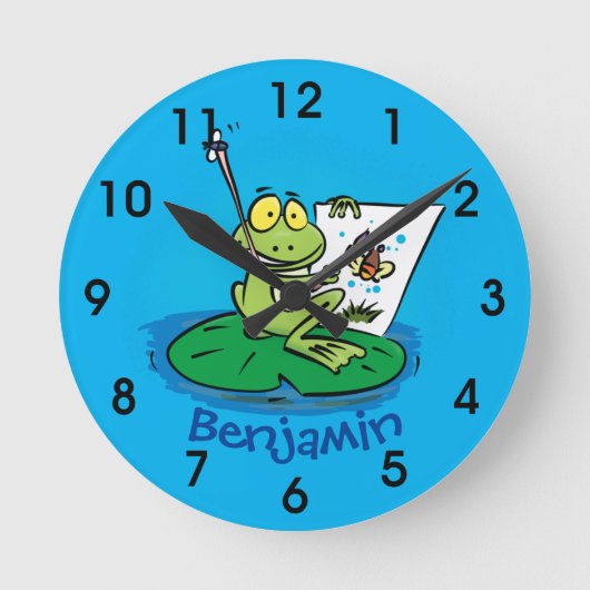 Cute funny green frog cartoon illustration round c runde wanduhr (Vorderseite)