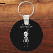 Cute Funny Kawaii Skeleton Birthday Skull Happy Wo Schlüsselanhänger (Vorderseite)