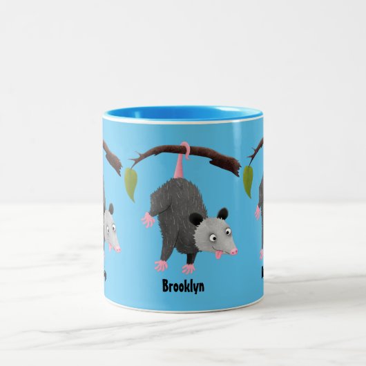 Cute funny opossum hanging from branch cartoon zweifarbige tasse (Mittel)