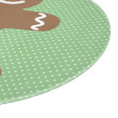 Cute Gingerbread Man and Green Polka Dots Schneidebrett (Ecke)