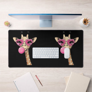 Cute Giraffe Blowing Pink Bubble Gum Sunglasses  Schreibtischunterlage