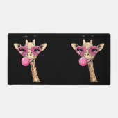 Cute Giraffe Blowing Pink Bubble Gum Sunglasses  Schreibtischunterlage (Vorderseite)