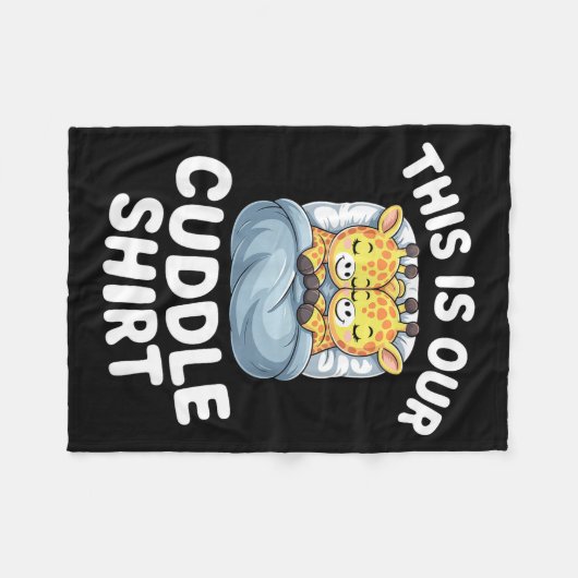 Cute Giraffe Couple This Is Our Cuddle Fleecedecke (Vorderseite (Horizontal))