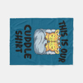 Cute Giraffe Couple This Is Our Cuddle  Fleecedecke (Vorderseite (Horizontal))
