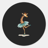 Cute giraffe in a tutu dancing as a ballerina, gif runder aufkleber (Vorderseite)