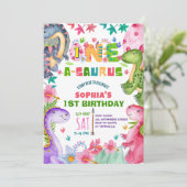 Cute Girl Dinosaur 1st Birthday Invitation Einladung (Stehend Vorderseite)